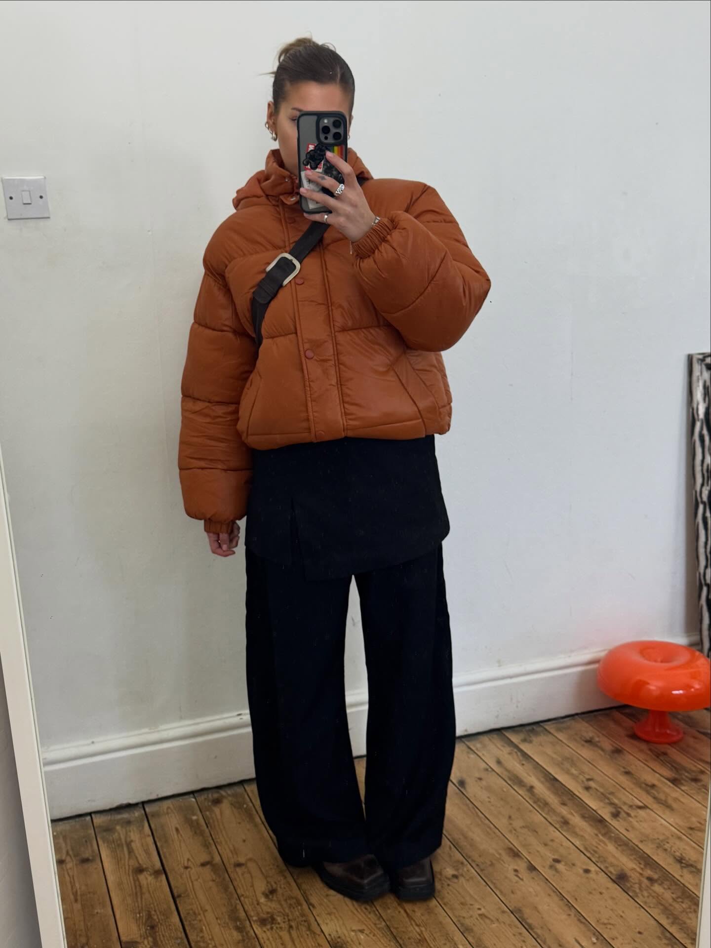 미리미리 준비해야 할 숏 패딩☑️
숏 패딩 취향이 헷갈린다면 컬러별 코디로 한 번에 비교해봐👀🔍 이미지3