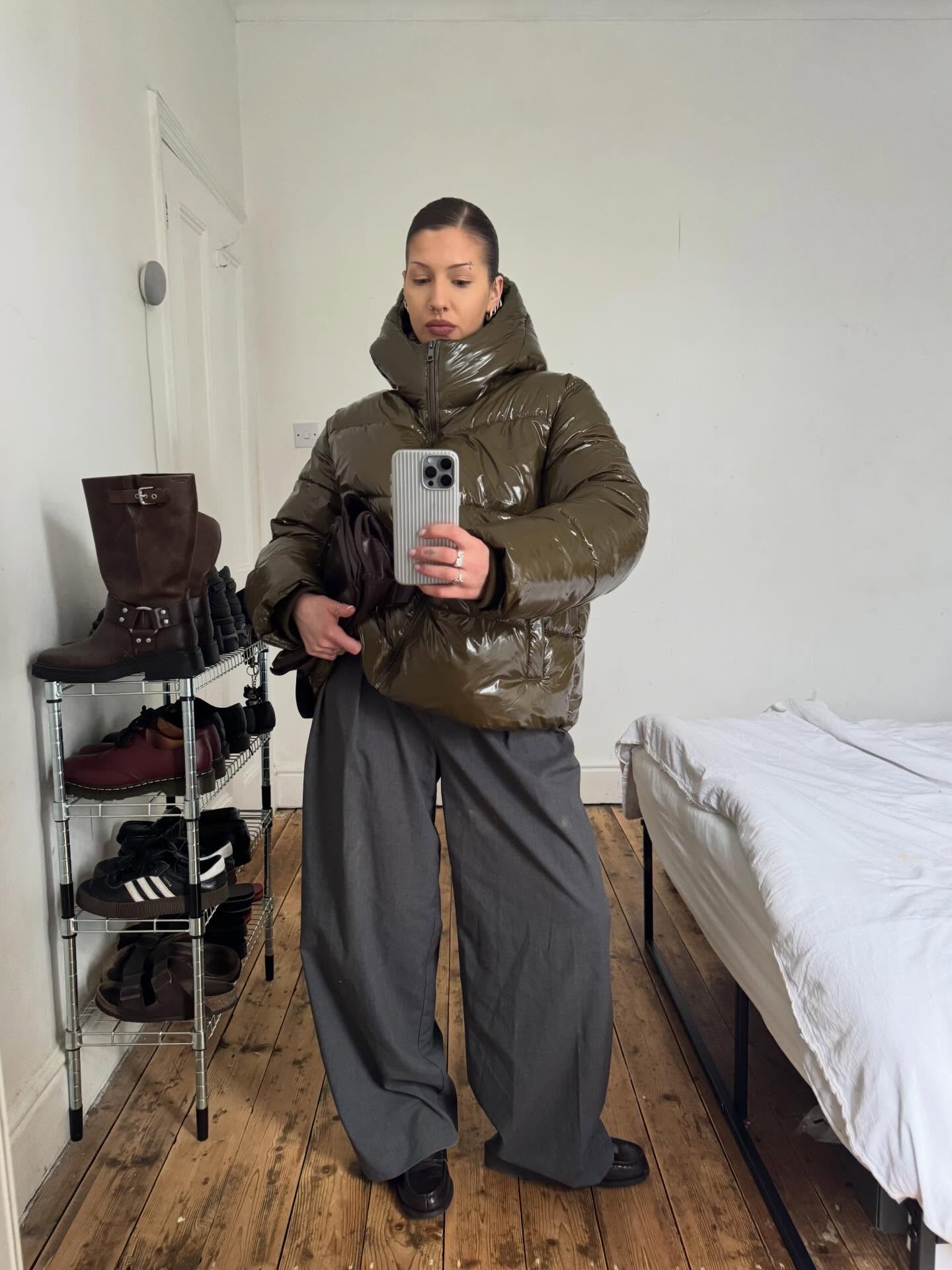 미리미리 준비해야 할 숏 패딩☑️
숏 패딩 취향이 헷갈린다면 컬러별 코디로 한 번에 비교해봐👀🔍 이미지8