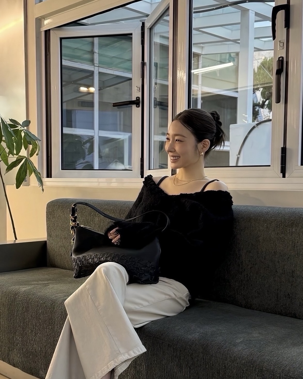 겨울 상의는 니트만한 게 없죠?🧶
슬랙스부터 데님까지🤎🖤 매일 입어도 질리지 않는 니트 이미지3