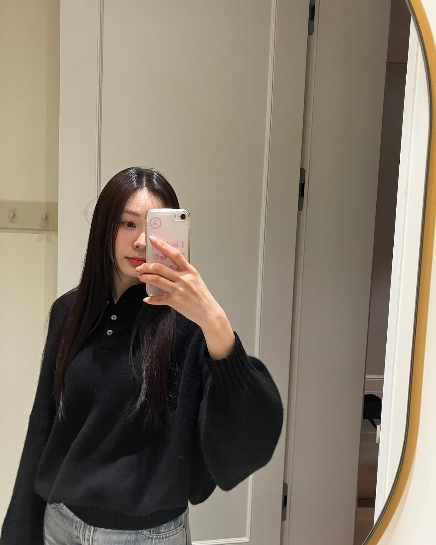 겨울 상의는 니트만한 게 없죠?🧶
슬랙스부터 데님까지🤎🖤 매일 입어도 질리지 않는 니트 이미지4