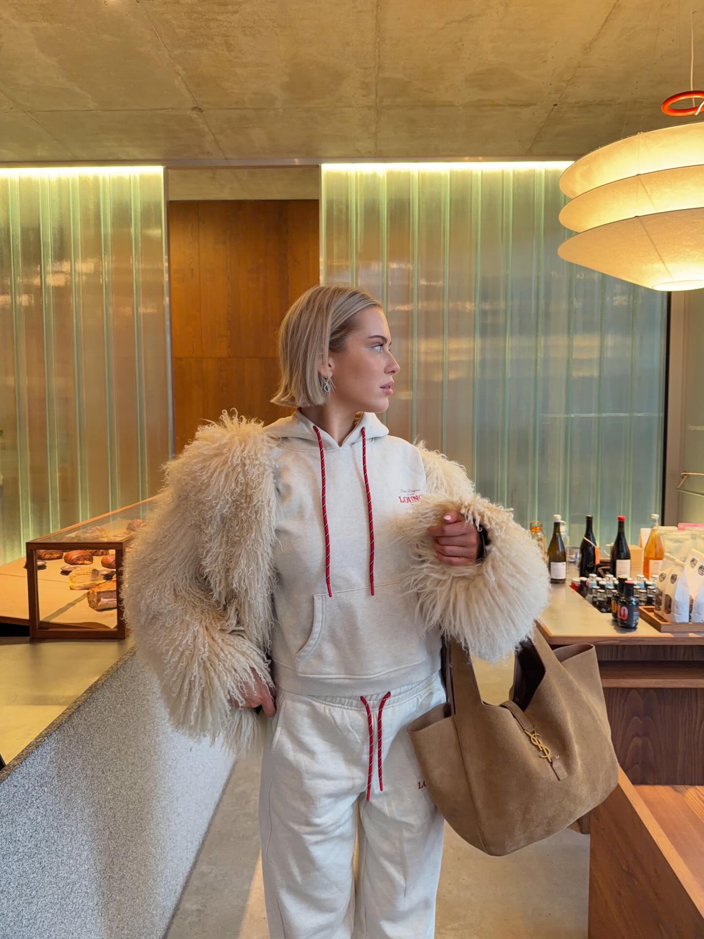 클수록 더 쿨한 오버사이즈백👜
실용성을 넘어 스타일 포인트로 선택되는 빅백 트렌드 ✨🖤 이미지4