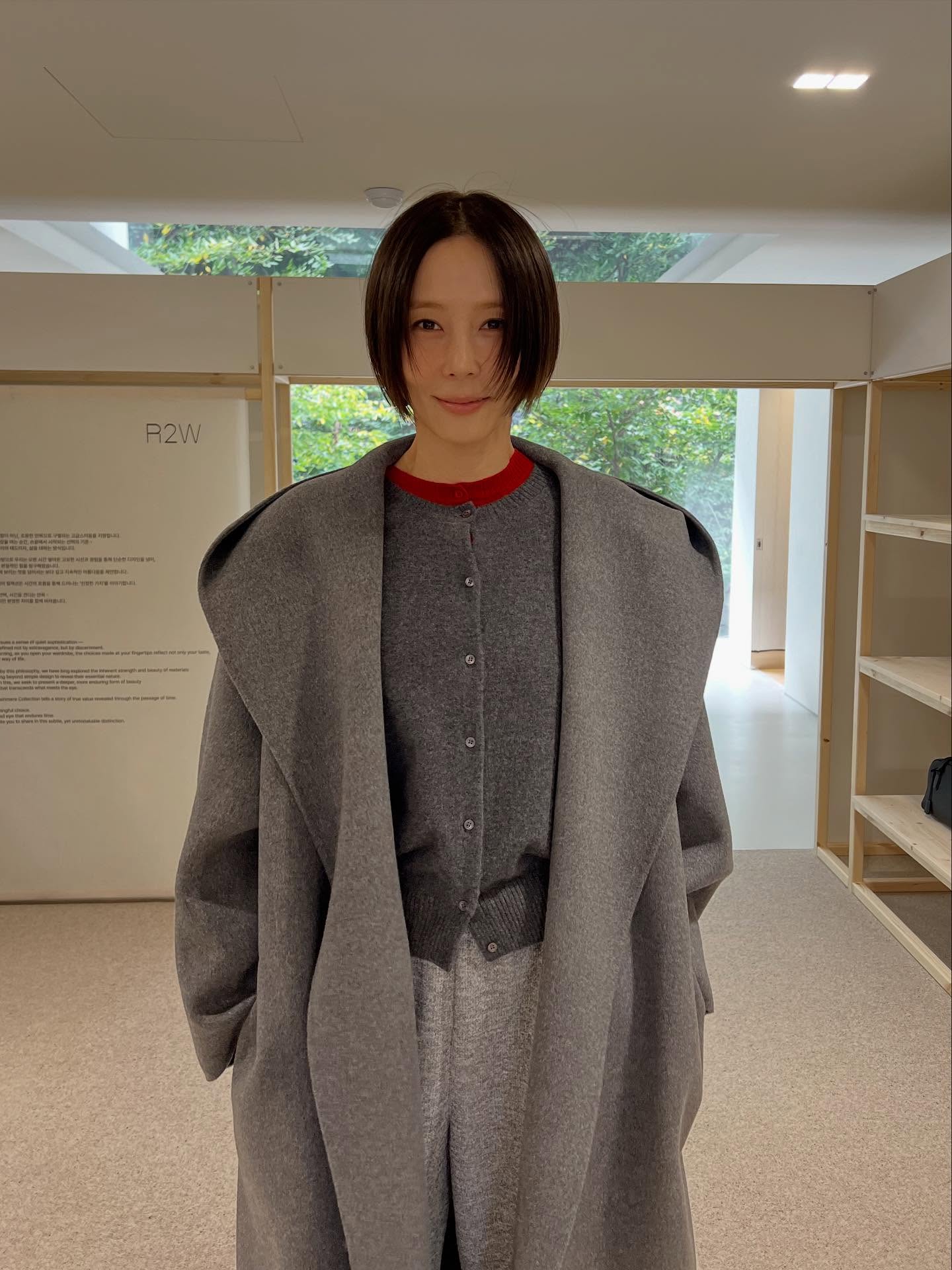 옷장 열면 제일 손이 가는 코트🩶
캐주얼부터 출근룩까지 활용도 확실한 그레이 코트🐰🪄 이미지2