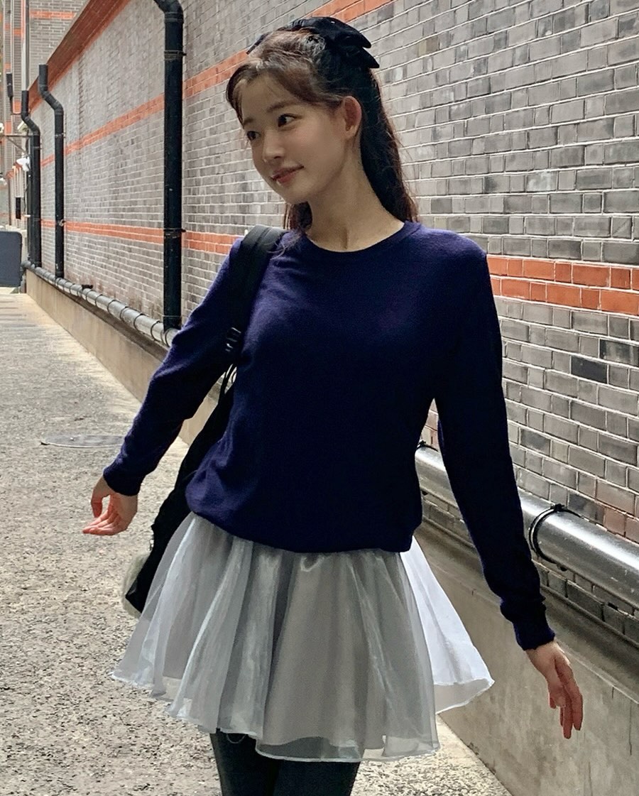 겨울 상의는 니트만한 게 없죠?🧶
슬랙스부터 데님까지🤎🖤 매일 입어도 질리지 않는 니트 이미지7