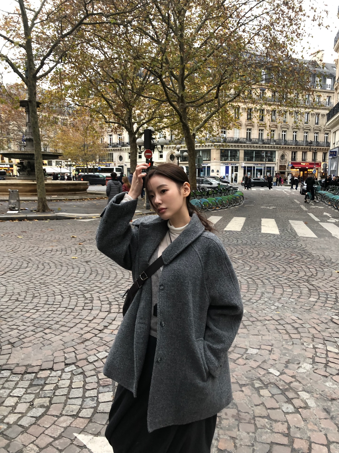 옷장 열면 제일 손이 가는 코트🩶
캐주얼부터 출근룩까지 활용도 확실한 그레이 코트🐰🪄 이미지4