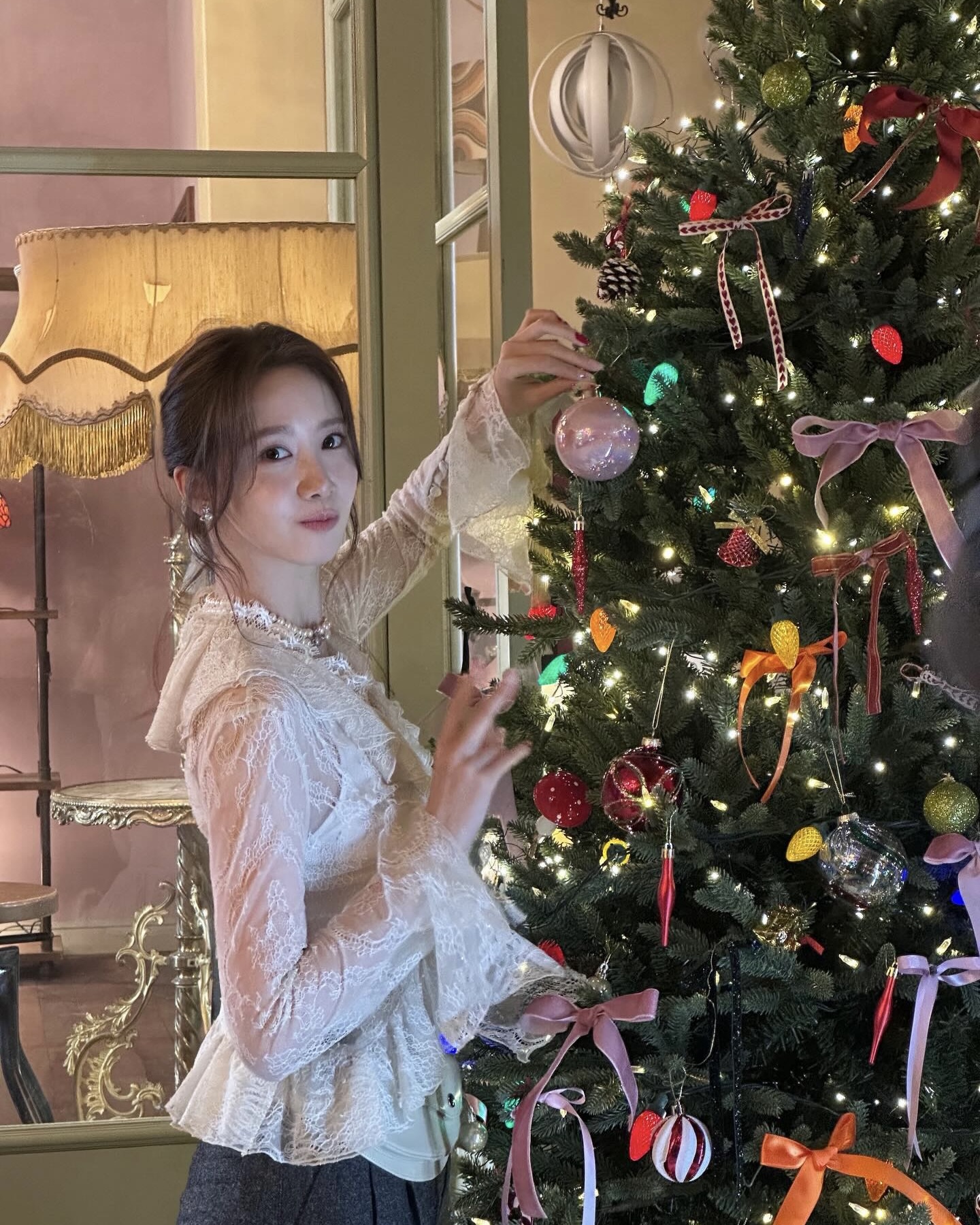 바르자마자 윤기 차오르는 물광립💦
글로시 립으로 각질 부각 없이 촉촉하게 입술 볼륨 살리자✨🍑 이미지5