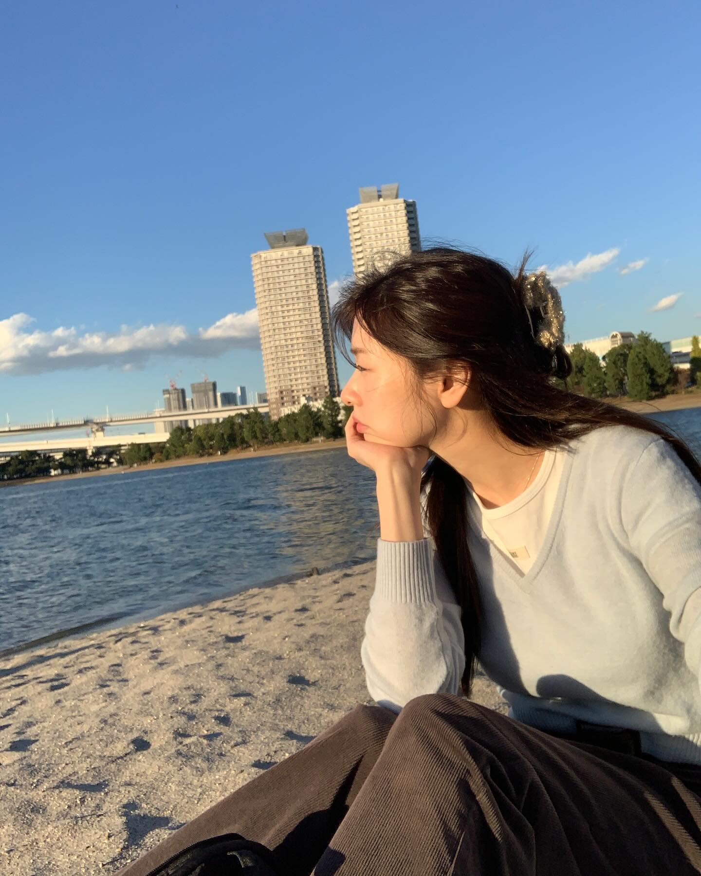 겨울 상의는 니트만한 게 없죠?🧶
슬랙스부터 데님까지🤎🖤 매일 입어도 질리지 않는 니트 이미지5