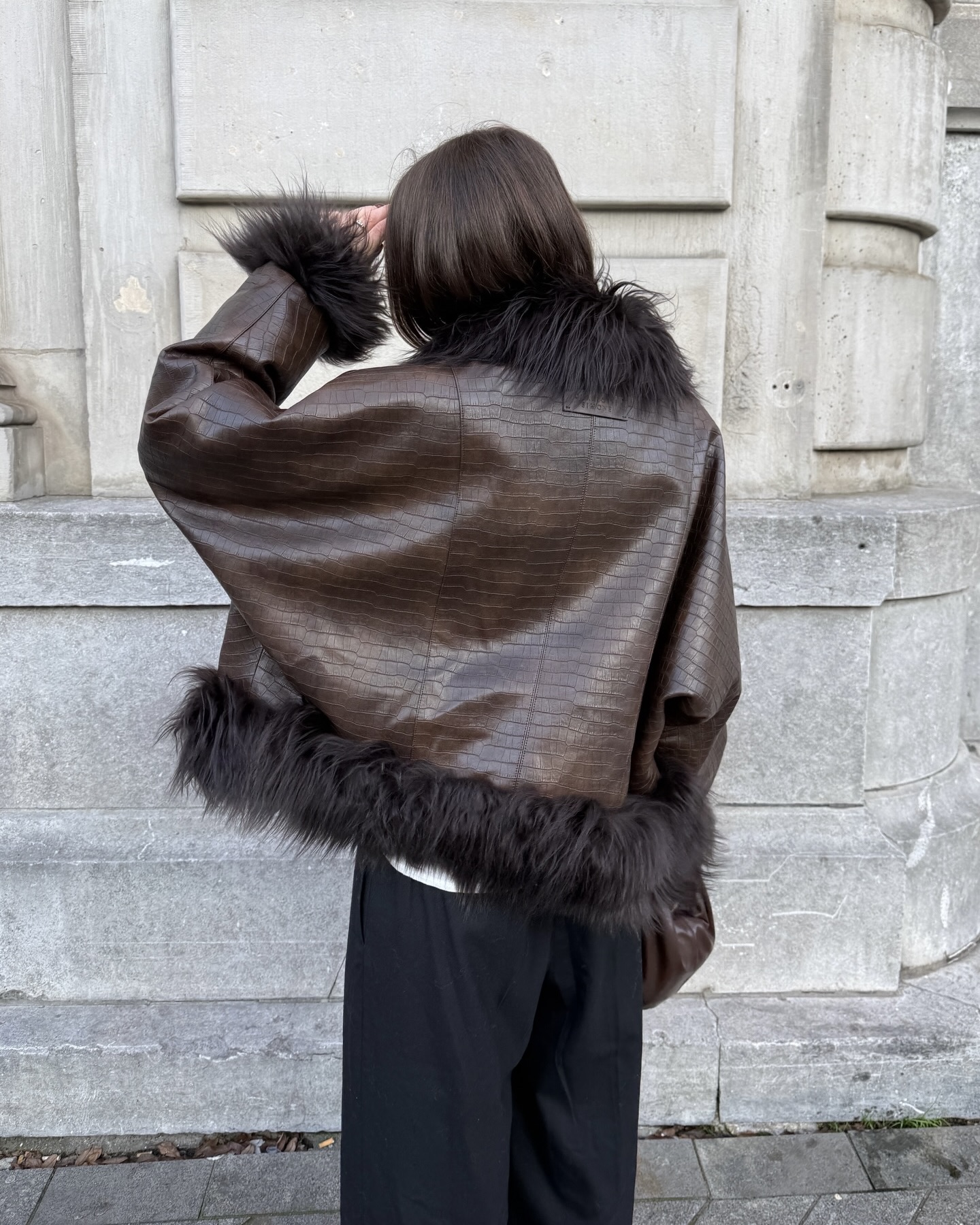 올겨울 아우터 포인트는 트리밍✨
라인이 살아있는 트리밍 디테일 아우터로 고급스럽게 완성🖤👑 이미지2