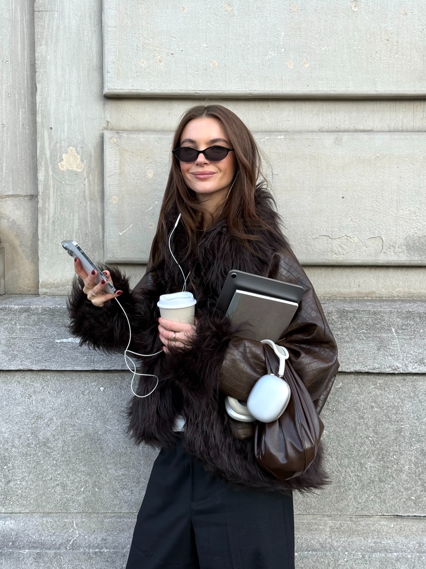 올겨울 아우터 포인트는 트리밍✨
라인이 살아있는 트리밍 디테일 아우터로 고급스럽게 완성🖤👑 이미지3