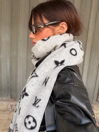 겨울에 이거 없인 못 나가🙂↔️
외출할 때 아우터 위에 더하면 겨울 준비 끝 ❄️🤍 이미지