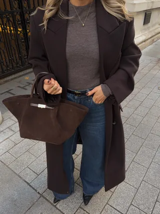 하체 커버 와이드팬츠👖
라인은 숨기고, 비율은 길어 보이게 ✨🖤 이미지