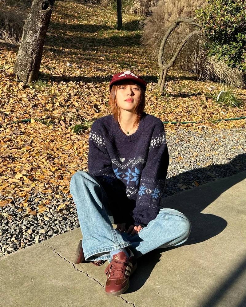 페어아일 니트로 연말 보내는 법🤍
데님부터 바라클라바까지 포근하고 감각적인 룩 완성🧶💫 이미지5