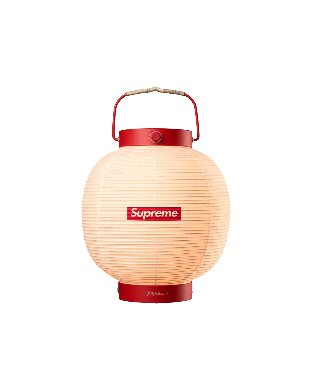 슈프림 x 고에몬🏮
슈프림 랜턴으로 캠핑 무드 on✨🤍
슈프림이 고에몬과 협업해 생활 방수 LED 랜턴을 출시했습니다. 라탄으로 감싼 손잡이와 로고 프린트가 더해져, 집이나 캠핑장에서도 무드를 더해주는 아이템인데요.
사용 후에는 납작하게 접어 보관할 수 있어 실용성까지 챙겼죠. 올겨울 캠핑 무드가 필요하다면, 슈프림 랜턴을 참고해보세요. 이미지1