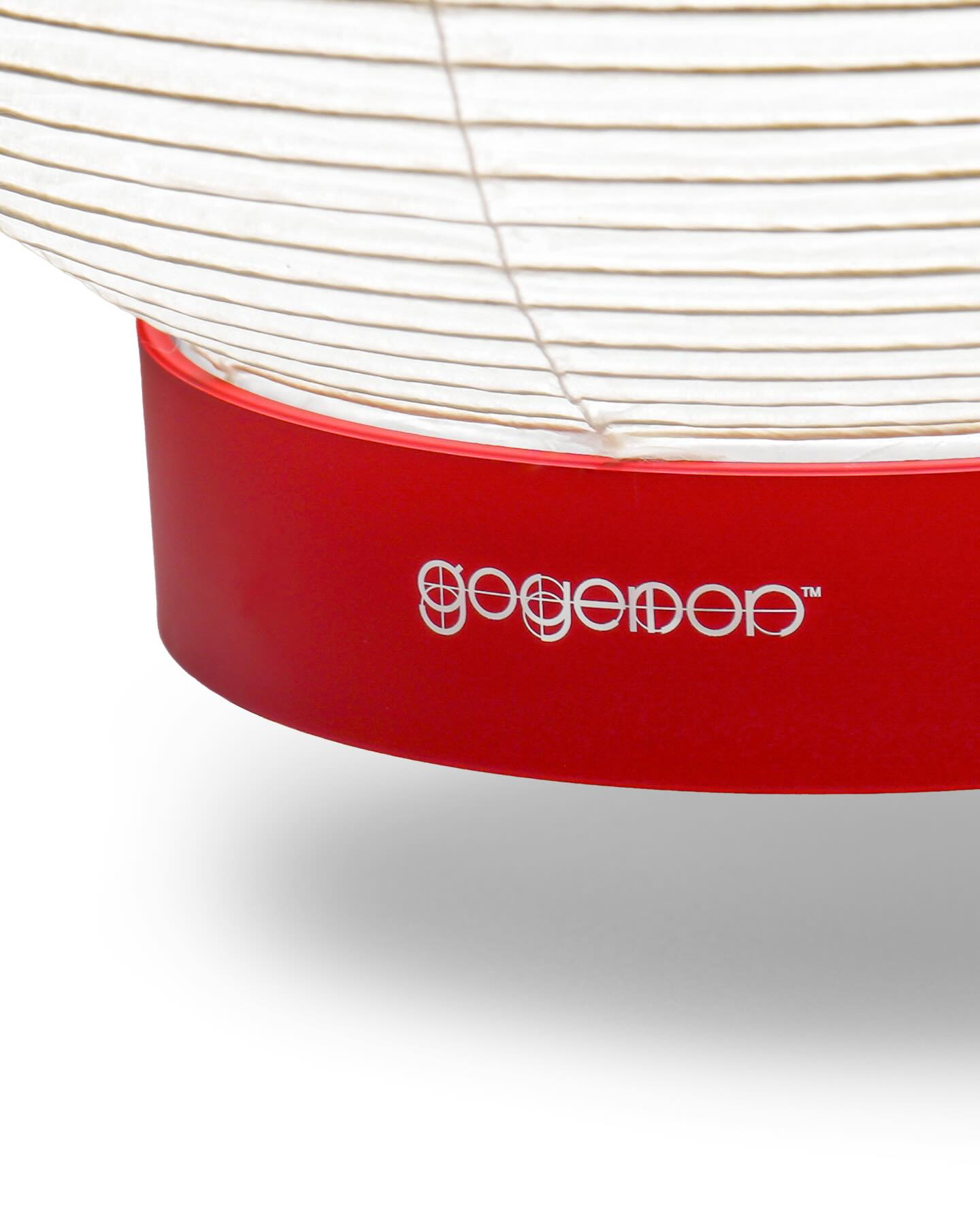 슈프림 x 고에몬🏮
슈프림 랜턴으로 캠핑 무드 on✨🤍
슈프림이 고에몬과 협업해 생활 방수 LED 랜턴을 출시했습니다. 라탄으로 감싼 손잡이와 로고 프린트가 더해져, 집이나 캠핑장에서도 무드를 더해주는 아이템인데요.
사용 후에는 납작하게 접어 보관할 수 있어 실용성까지 챙겼죠. 올겨울 캠핑 무드가 필요하다면, 슈프림 랜턴을 참고해보세요. 이미지6