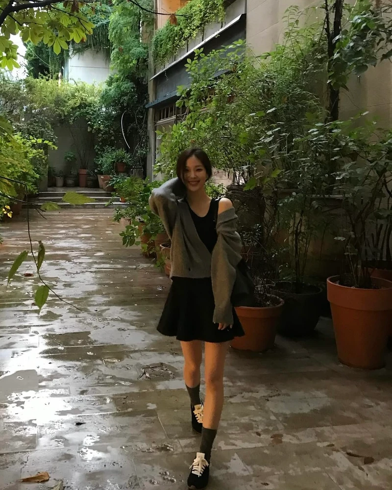 겨울 레이어드 숨은 치트키 가디건❣️
스커트나 원피스에 더해주면 주말 데일트룩 완성이야🧚🏻💫 이미지6