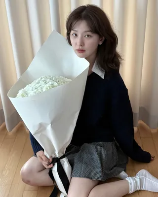 니트는 레이어드지!🪄
니트 + 셔츠 조합이면 센스 있는 레이어드 코디 완성✨🩶 이미지