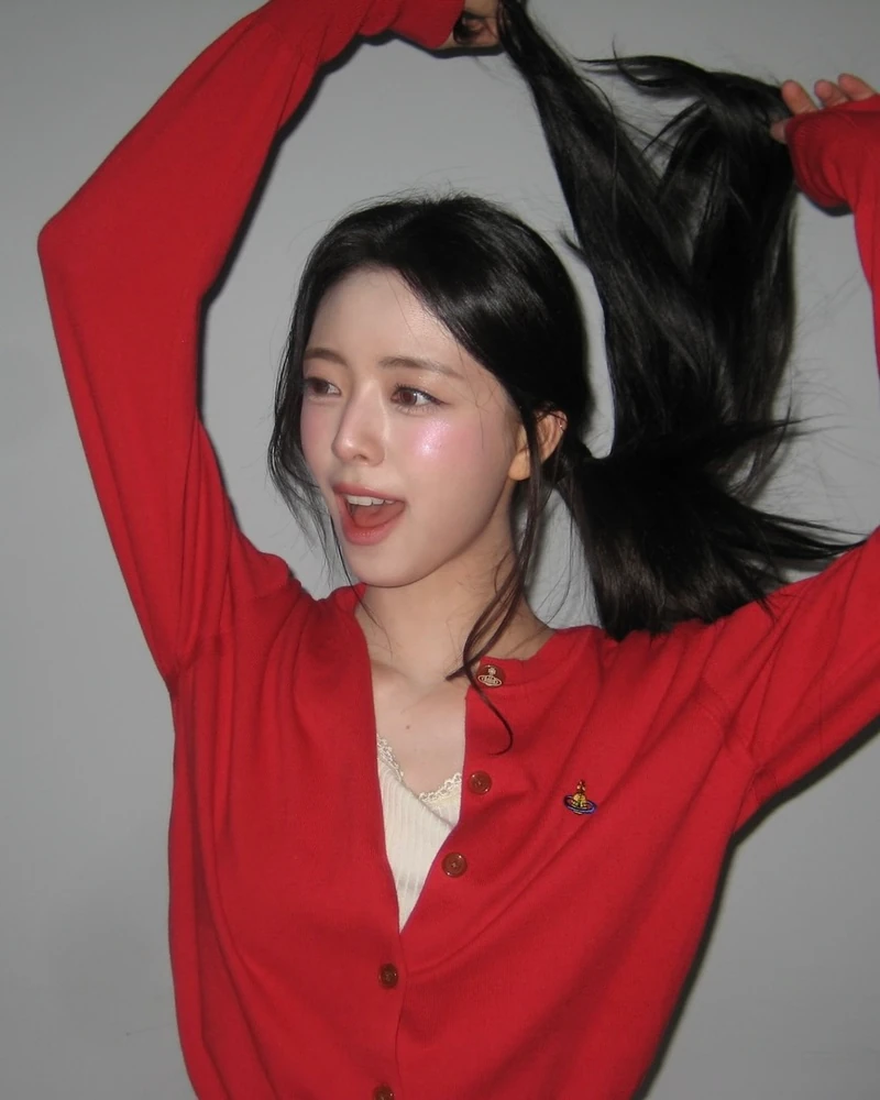 겨울 레이어드 숨은 치트키 가디건❣️
스커트나 원피스에 더해주면 주말 데일트룩 완성이야🧚🏻💫 이미지1