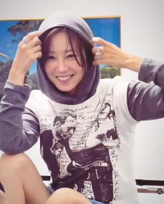 겨울엔 티셔츠 두 개씩 껴입으세요💡
반팔 위에 긴팔, 간단한데 체감 온도는 확실히 달라져💨❄️ 이미지
