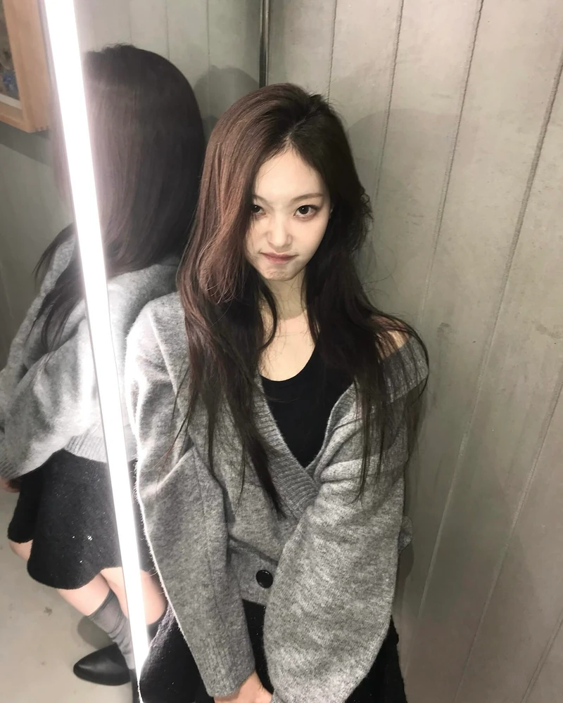 겨울 레이어드 숨은 치트키 가디건❣️
스커트나 원피스에 더해주면 주말 데일트룩 완성이야🧚🏻💫 이미지5