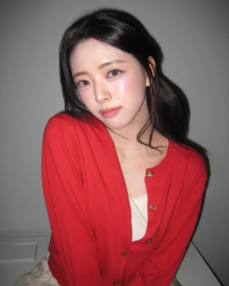 겨울 레이어드 숨은 치트키 가디건❣️
스커트나 원피스에 더해주면 주말 데일트룩 완성이야🧚🏻💫 이미지2