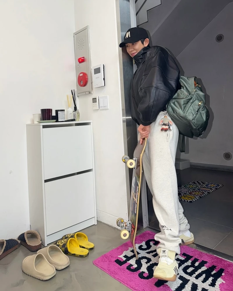 회색 조거팬츠의 편안함📠 이미지3