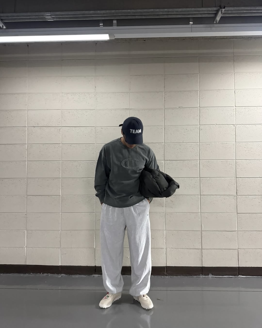 회색 조거팬츠의 편안함📠 이미지2