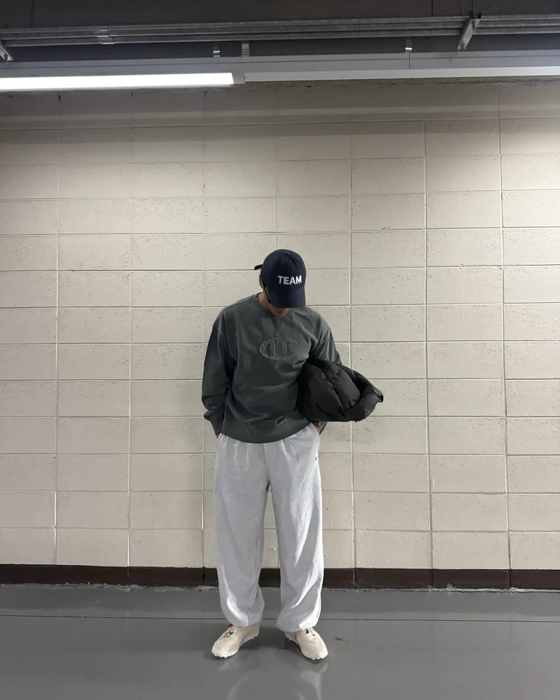 회색 조거팬츠의 편안함📠 이미지2