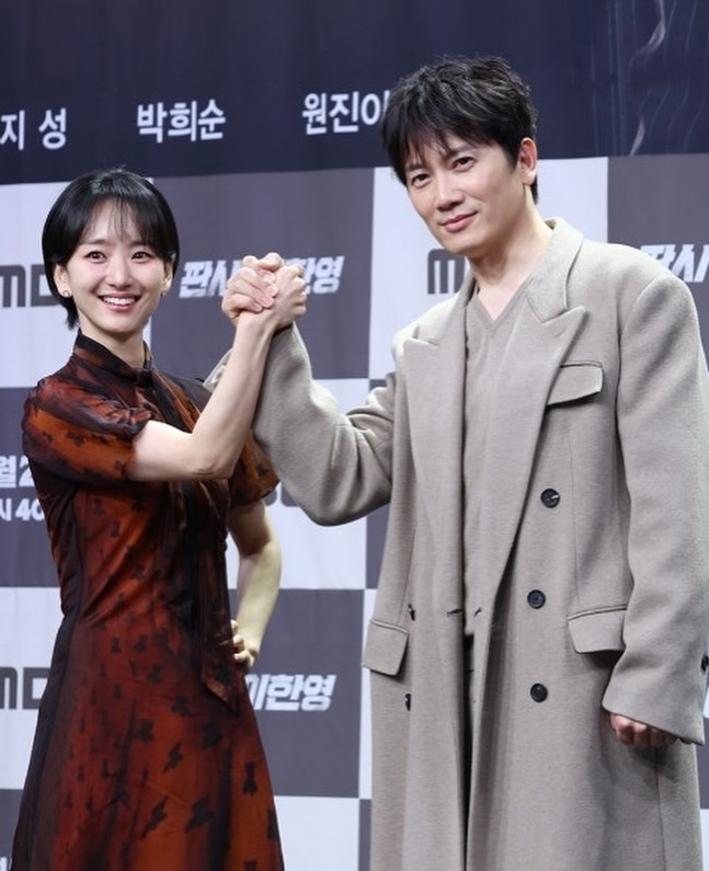 러블리 똑단발❤️원조 원진아
‘판사 이한영’으로 컴백 기대되요👩🏻⚖️💇🏻♀️요즘 단발 많이 보이는듯 이미지4