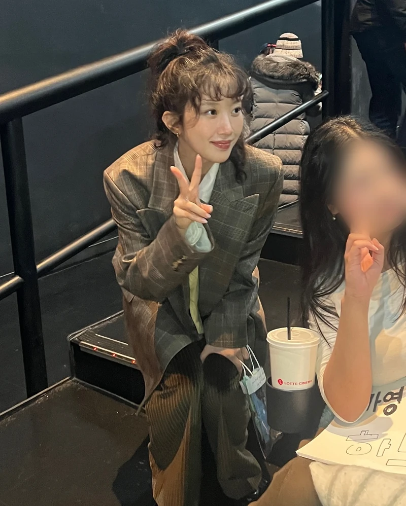 구교환 x 문가영🖤🤍만약에 우리
보기만해도 뭉클한 커플룩😍둘이 너무 잘 어울려, 만약에?! 이미지8