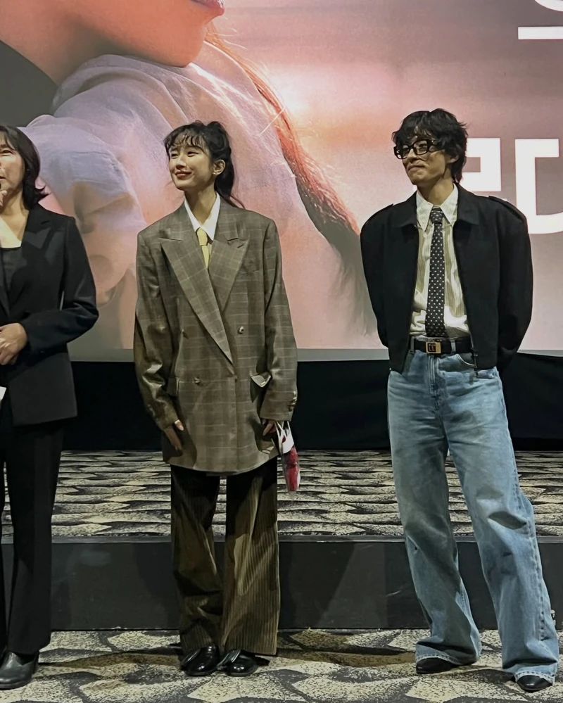 구교환 x 문가영🖤🤍만약에 우리
보기만해도 뭉클한 커플룩😍둘이 너무 잘 어울려, 만약에?! 이미지3