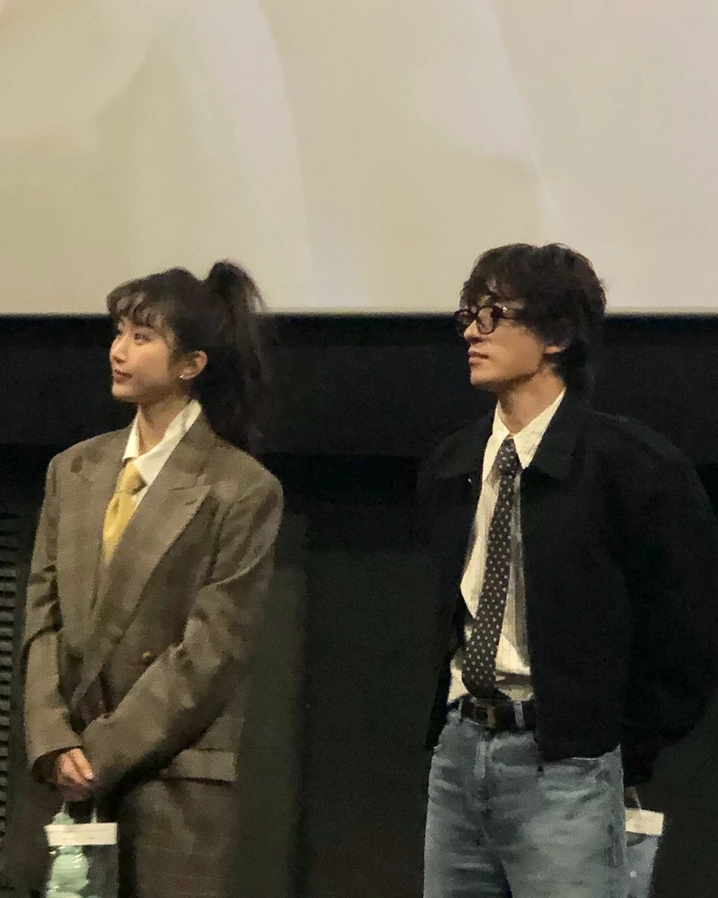 구교환 x 문가영🖤🤍만약에 우리
보기만해도 뭉클한 커플룩😍둘이 너무 잘 어울려, 만약에?! 이미지2