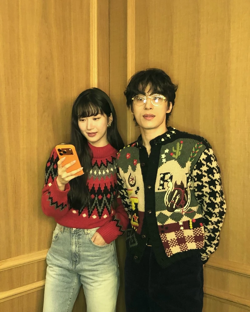 구교환 x 문가영🖤🤍만약에 우리
보기만해도 뭉클한 커플룩😍둘이 너무 잘 어울려, 만약에?! 이미지5