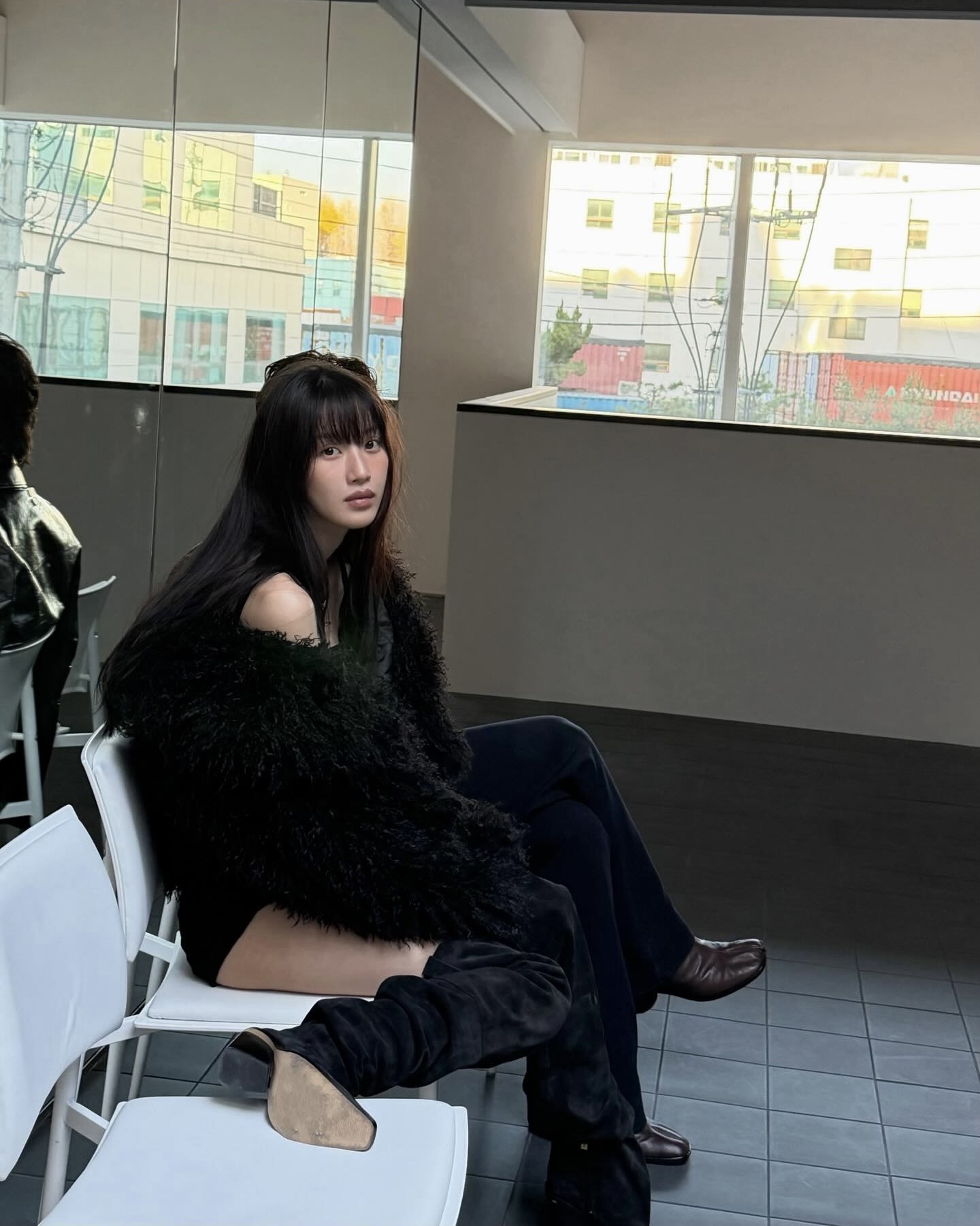 청초함은 립이야💄
쌩얼인 척 눈화장은 덜어내고, 글로시립으로 촉촉하게 💧🤍 이미지3