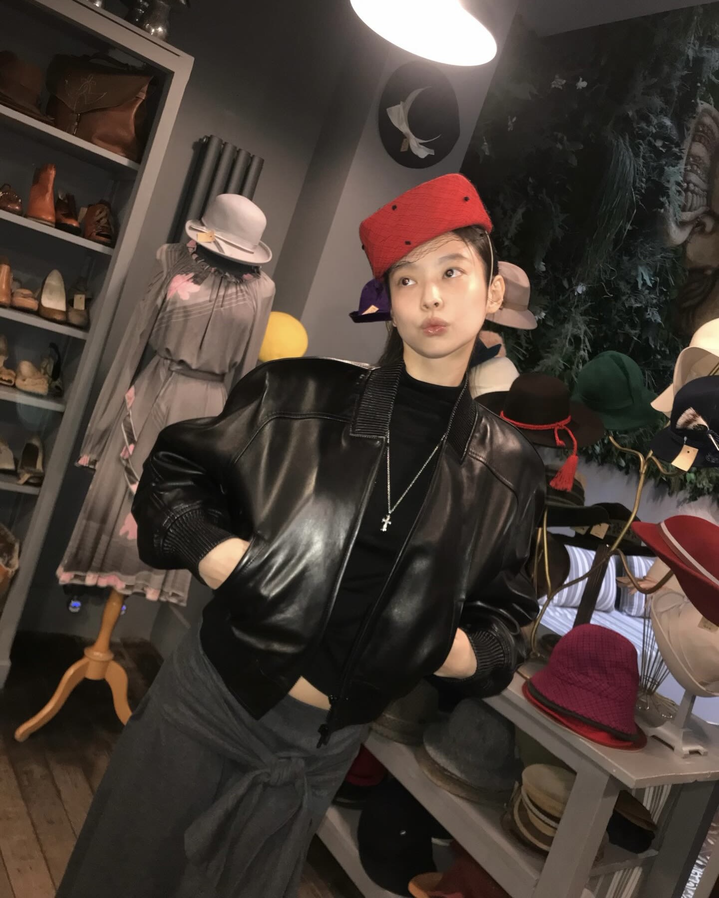 청초함은 립이야💄
쌩얼인 척 눈화장은 덜어내고, 글로시립으로 촉촉하게 💧🤍 이미지2