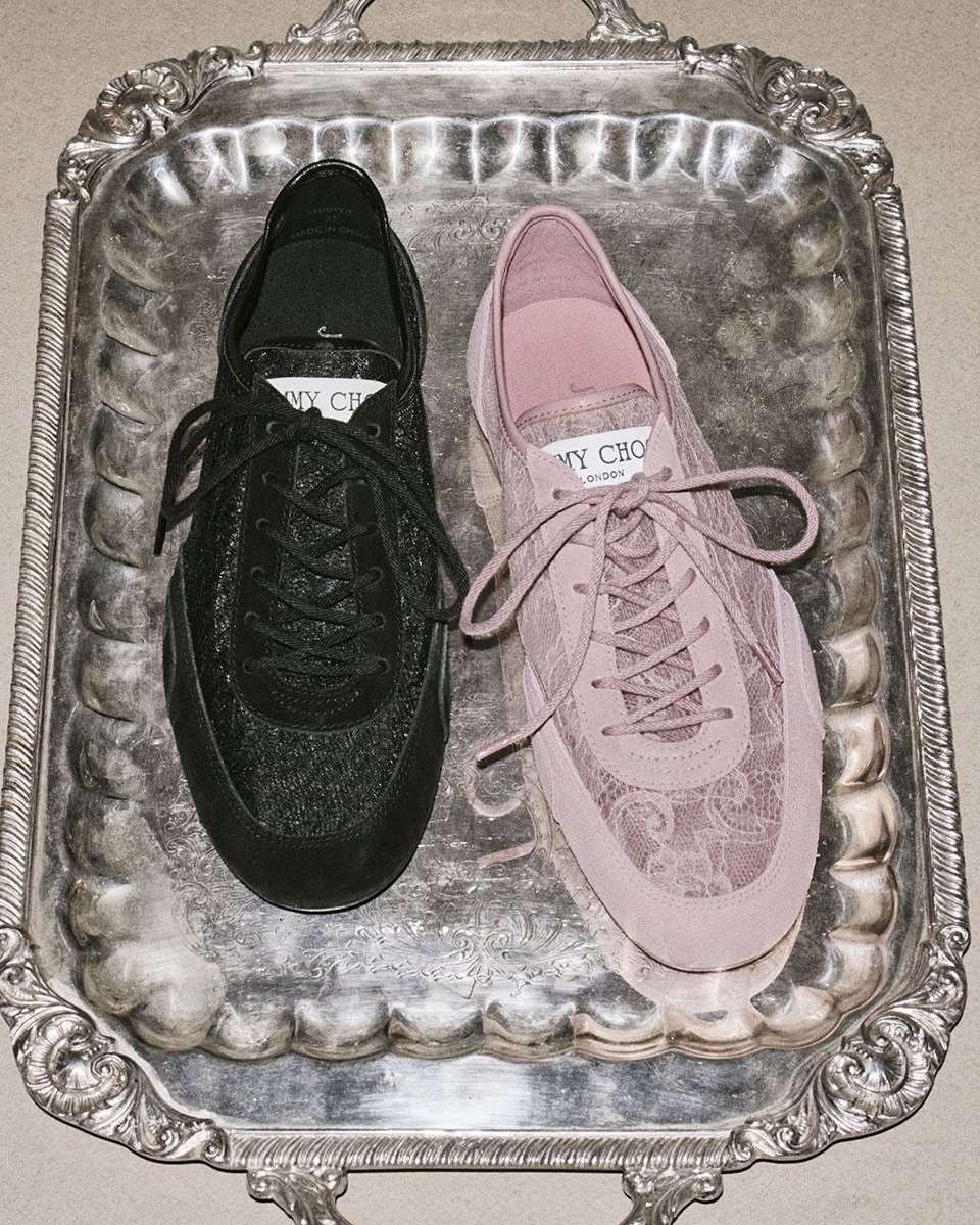 스니커즈에 레이스라니🎀
내 봄은 지미추 SUNNY로 준비할게🌷☀️
지미추가 새로운 로우탑 스니커즈 SUNNY를 공개했습니다. 클래식한 로우탑 실루엣을 바탕으로, 플로럴 레이스와 가죽 패널을 믹스해 완성했는데요. 스포티한 트레이너에 지미추 특유의 우아한 무드를 더했습니다.
데일리룩부터 드레스업 스타일까지 폭넓게 활용 가능한 지미추의 SUNNY, 이번 시즌 주목해보세요. 이미지2