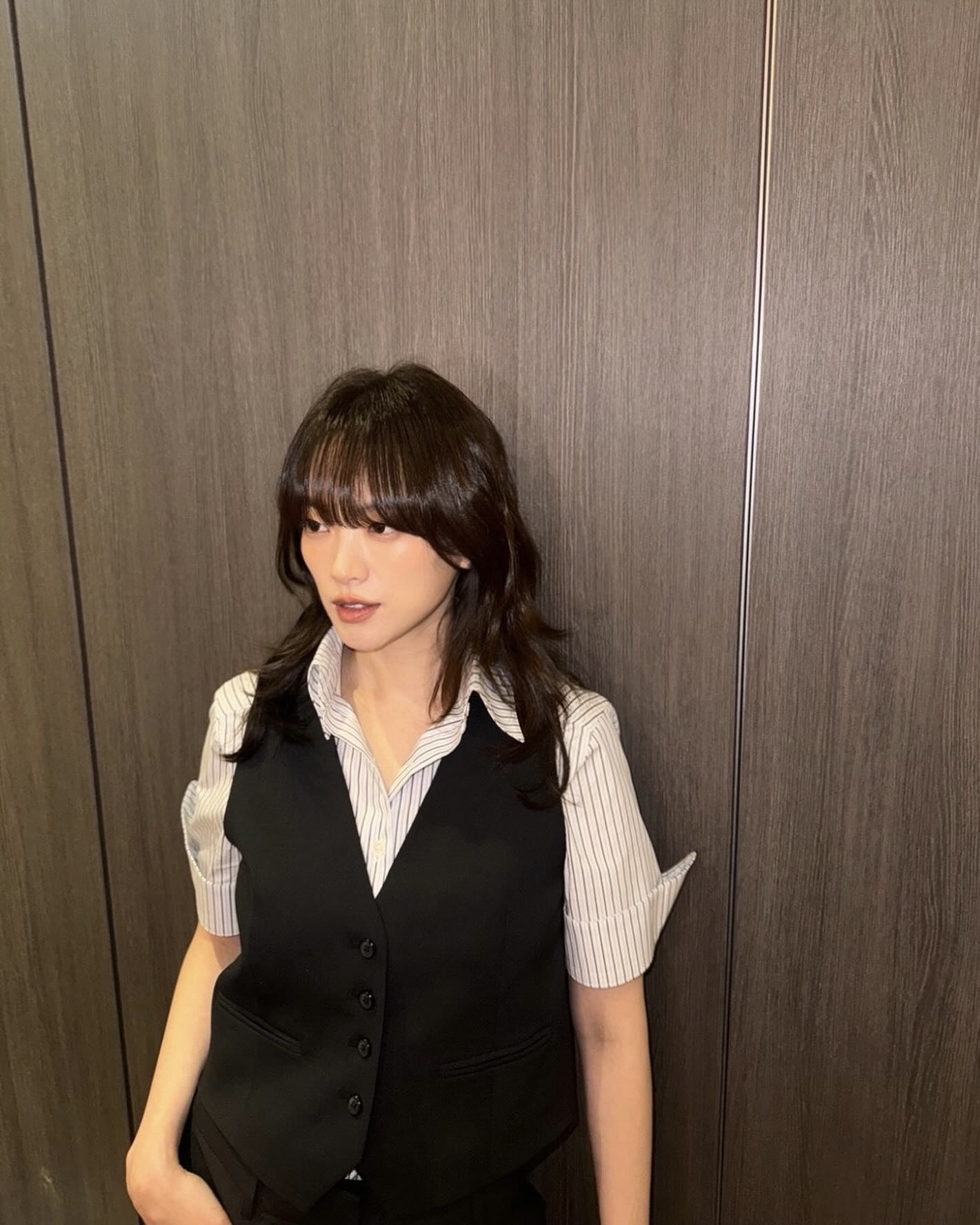 머리 자르기 망설여질 때✂️
아깝게 다시 자르지 말고, 레이어드로 스타일 살려보자❣️✨ 이미지4