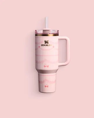 미리 준비하는 발렌타인데이💌
취향저격 스탠리 발렌타인데이 텀블러?!🍫💝
스탠리의 발렌타인데이 컬렉션이 공개됐습니다. 핑크 벨벳 케이크와 레드 벨벳 케이크, 두 가지 컬러에 하트 디테일과 골드 메탈릭 포인트를 더해 달콤한 기프트 무드를 완성했는데요.
데일리에도 부담 없이 쓰기 좋은 발렌타인데이 기프트, 스탠리 공식 홈페이지에서 만나보세요. 이미지