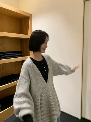브이넥이 부담스럽다?🙅🏻♀️
이너티 레이어링 해서 깔끔한 넥 라인 만들어보자💡🧶 이미지