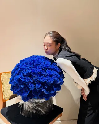 파란 장미의 주인공은 제니마미🩵
올해도 어김없이 파란 장미 꽃다발 받은 젠득이💐🤍 이미지
