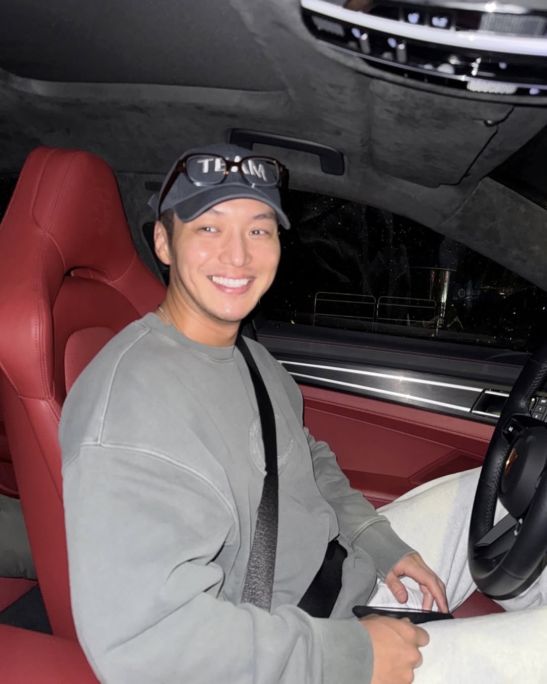 안경 위치는 볼캡 위로🎥 이미지4