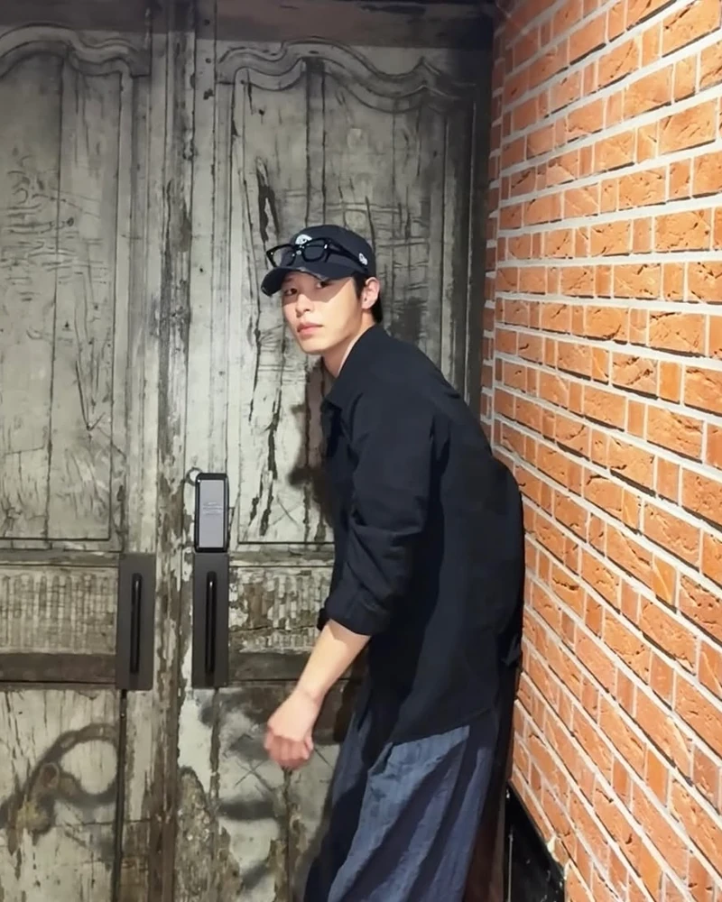 안경 위치는 볼캡 위로🎥 이미지7