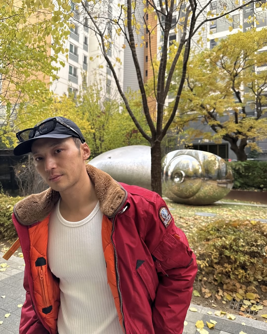 안경 위치는 볼캡 위로🎥 이미지3