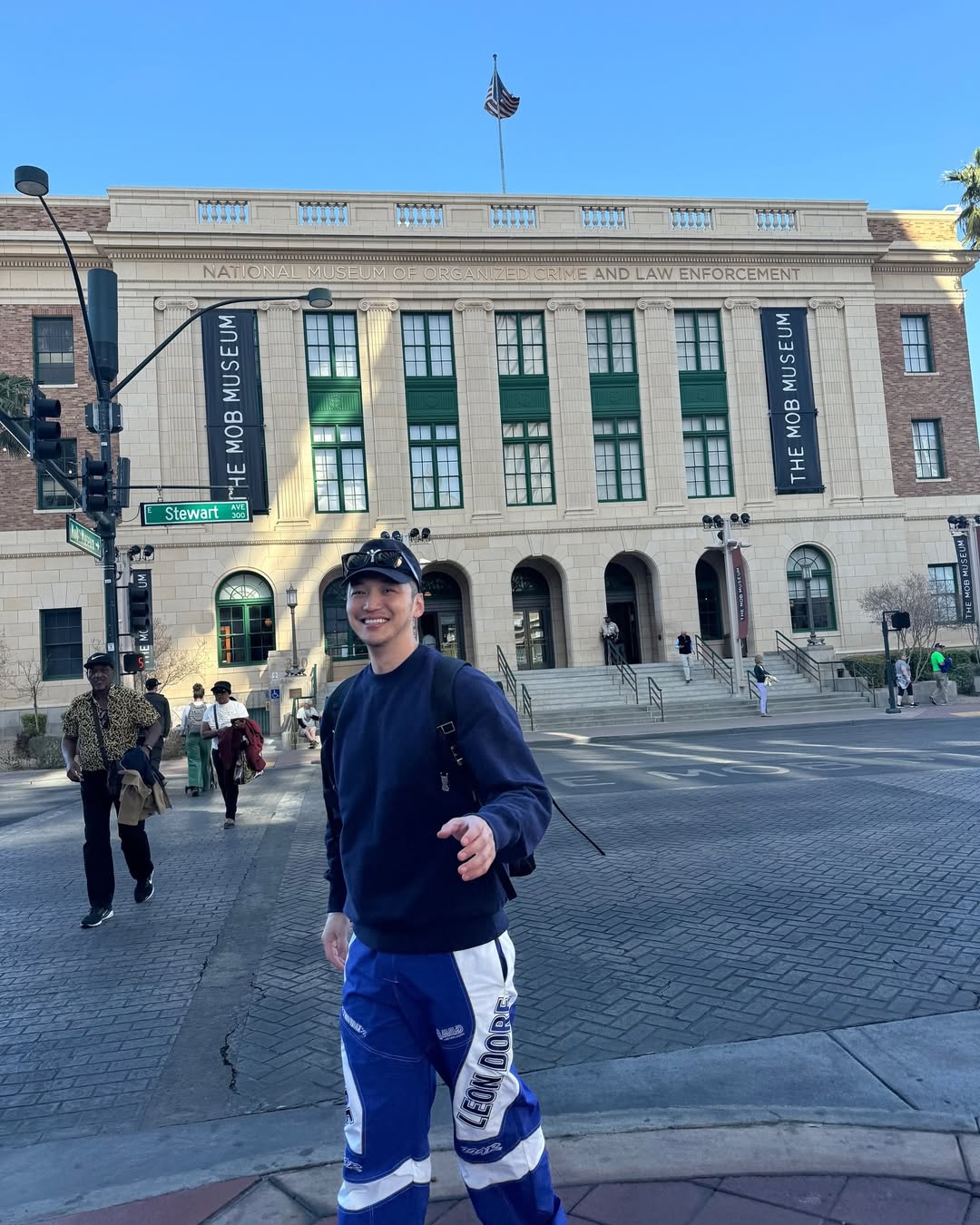 안경 위치는 볼캡 위로🎥 이미지6