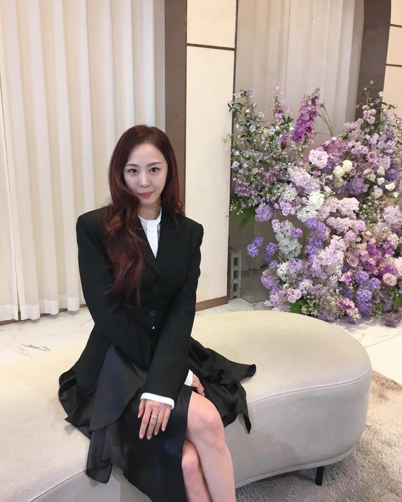 두고두고 활용할 하객룩 코디🖤
블레이저 하나로 깔끔하고 단정하게 마무리💐✨ 이미지7