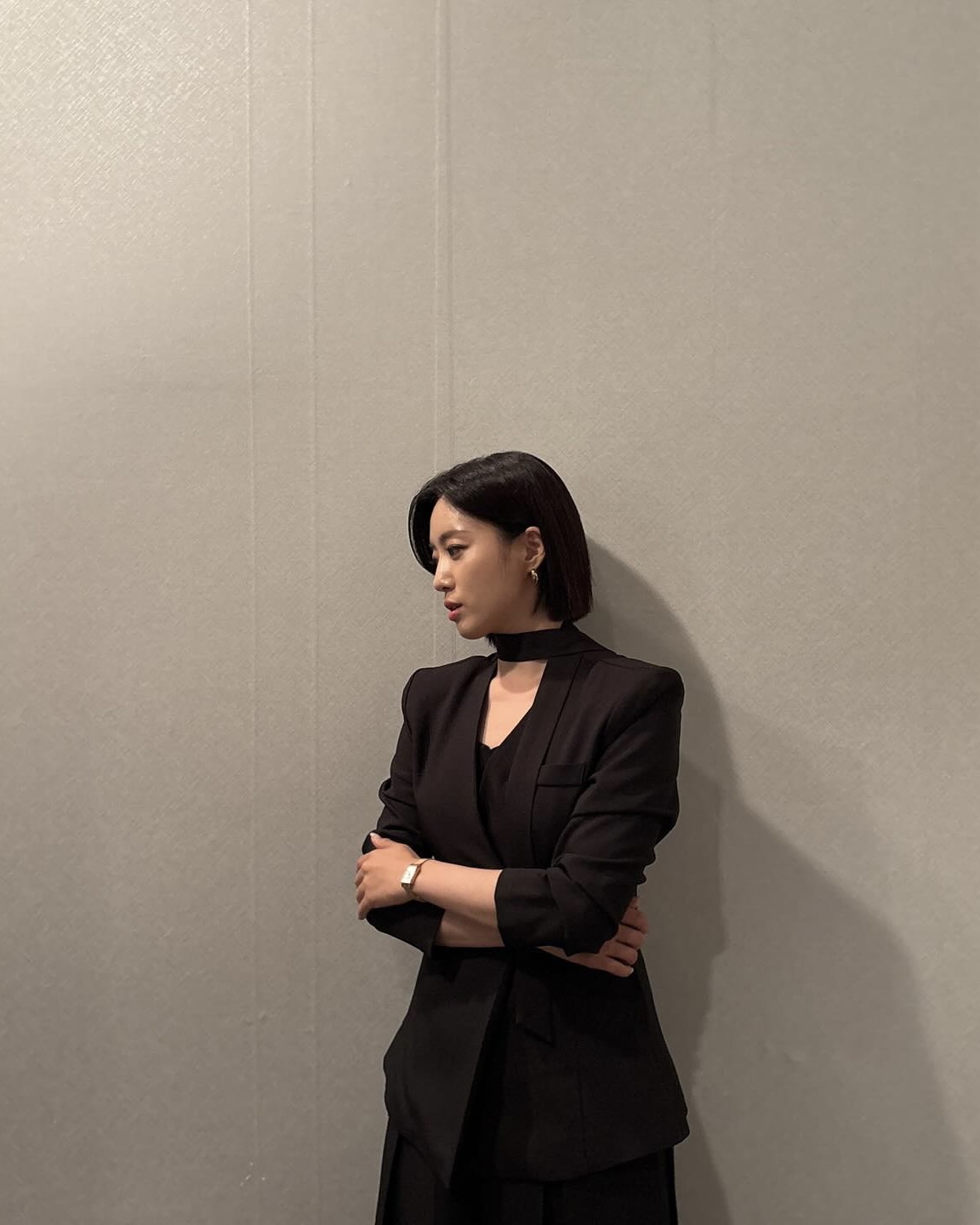 두고두고 활용할 하객룩 코디🖤
블레이저 하나로 깔끔하고 단정하게 마무리💐✨ 이미지4