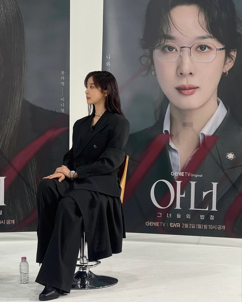 두고두고 활용할 하객룩 코디🖤
블레이저 하나로 깔끔하고 단정하게 마무리💐✨ 이미지3