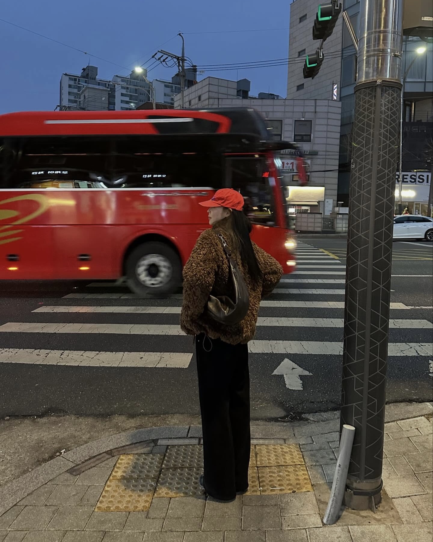 한 번 입으면 못 벗는 뽀글이🧸
추위는 뽀글이로 가볍게 잡고, 따뜻함은 꽉 채워☕️🤎 이미지4