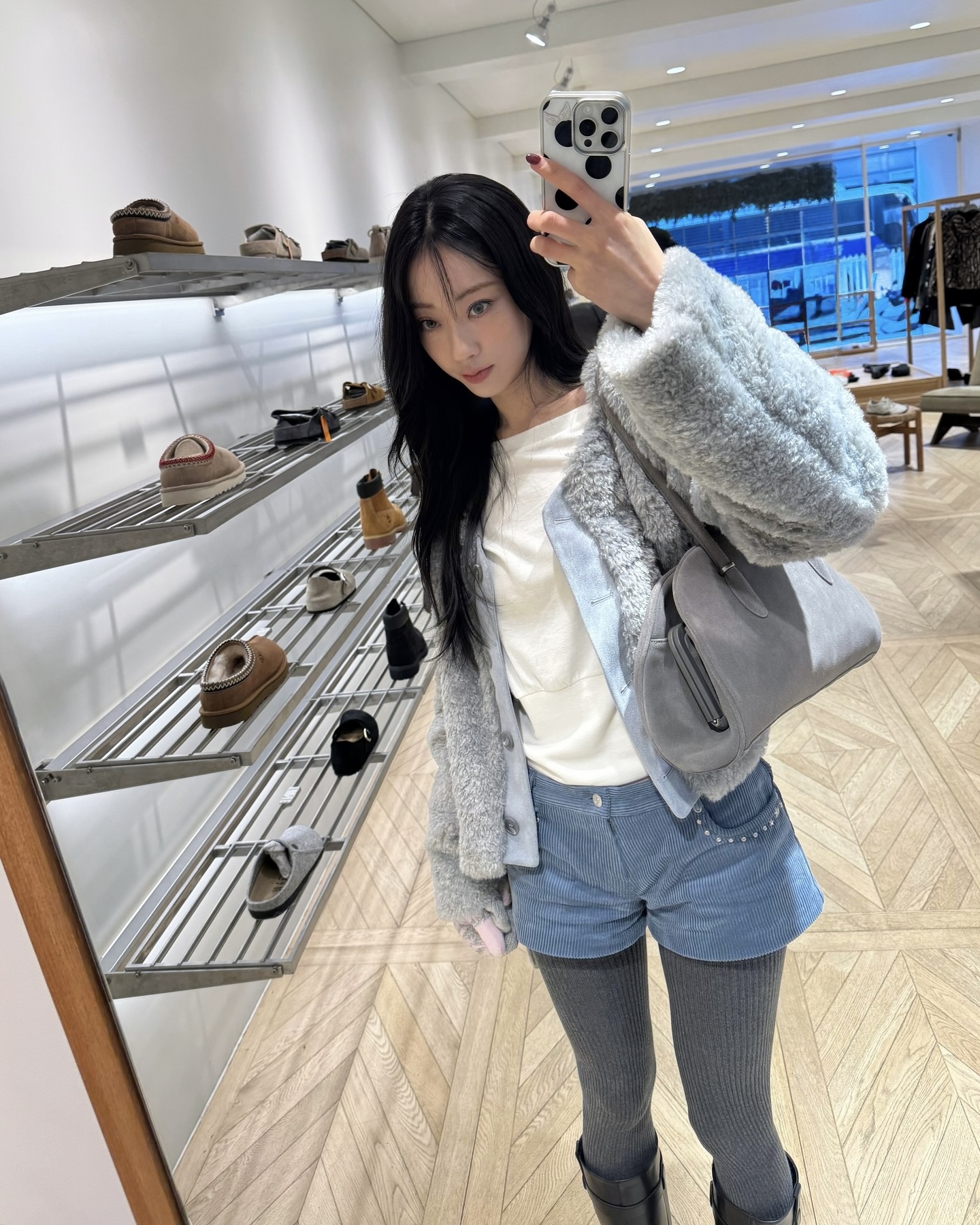 기모 없이 따땃한 스타킹?🔍 그레이 스타킹으로 답답함 없이 날씬한 다리 만드는 팁🐰🧚🏻 이미지