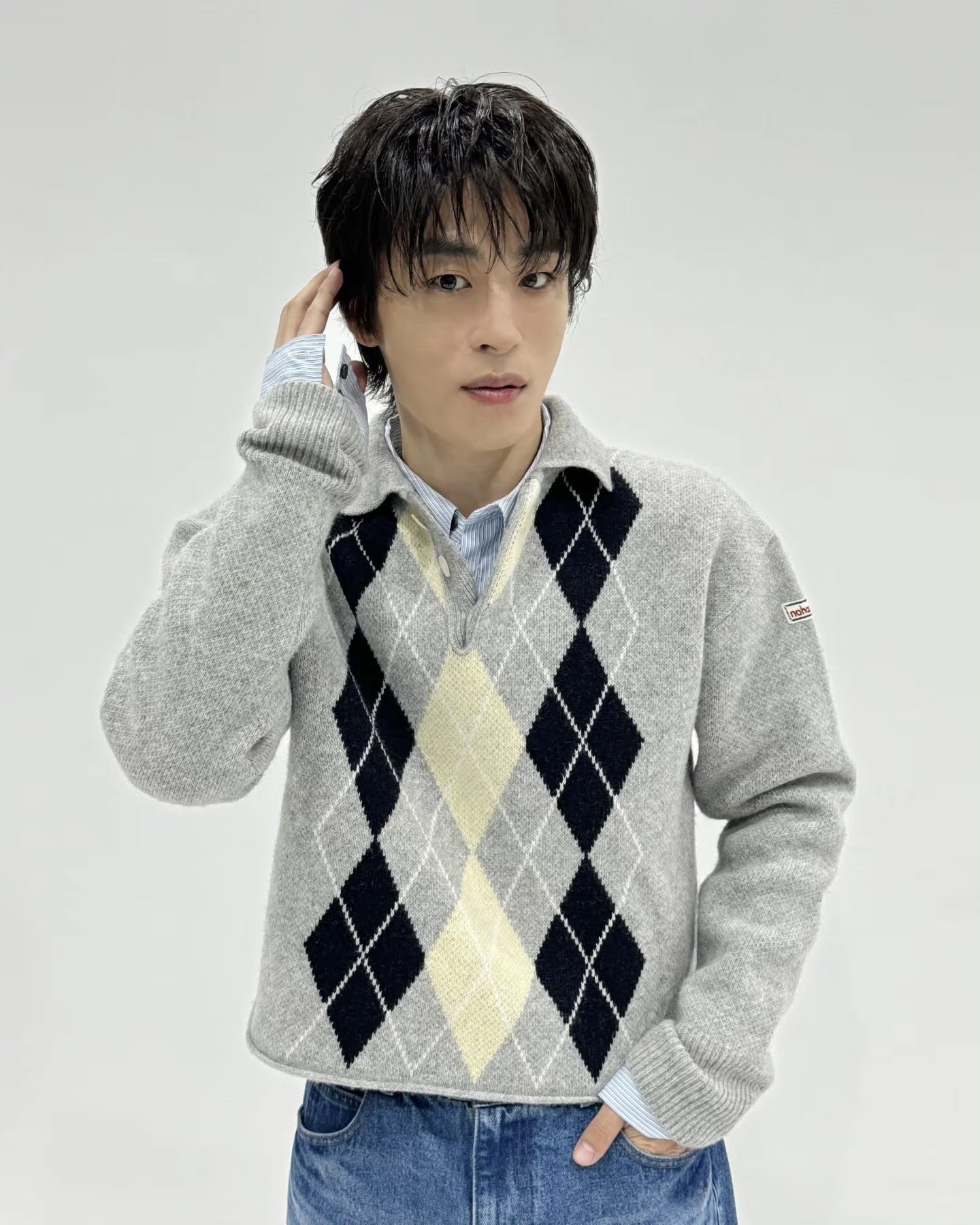 니트로 장착한 남친룩 재질🧶
중년미 장착 구교환... 더 가까워지고 싶은 비주얼까지🤎😳 이미지6