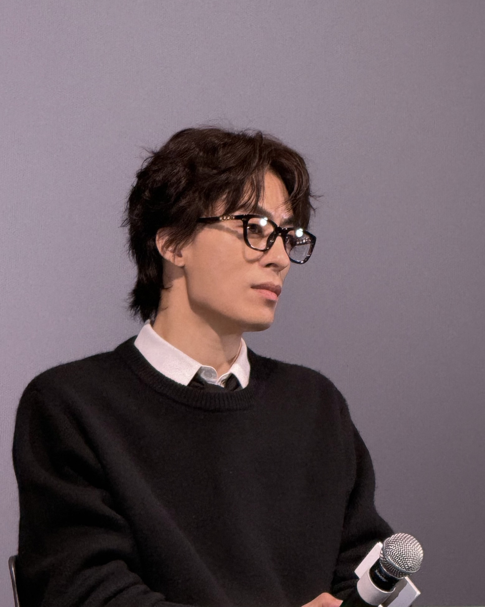 니트로 장착한 남친룩 재질🧶
중년미 장착 구교환... 더 가까워지고 싶은 비주얼까지🤎😳 이미지5