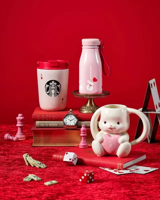 26년 스벅 발렌타인❤️🩷제대로!
발렌타인 기념 스타벅스 신상 MD, 지금 확인해보세요🍫
다가오는 발렌타인 시즌을 맞아 스타벅스가 귀여움 가득한 신상 MD 라인업을 공개했습니다. 하트를 꼭 안고 있는 아기 토끼부터 아기자기한 하트 패턴이 돋보이는 텀블러까지, 시즌 컨셉이 느껴지는 다양한 상품들이 구성되었습니다.
이번 발렌타인 MD는 오는 2월 4일 출시되며, 스타벅스 온라인 채널에서도 만나볼 수 있습니다. 이미지